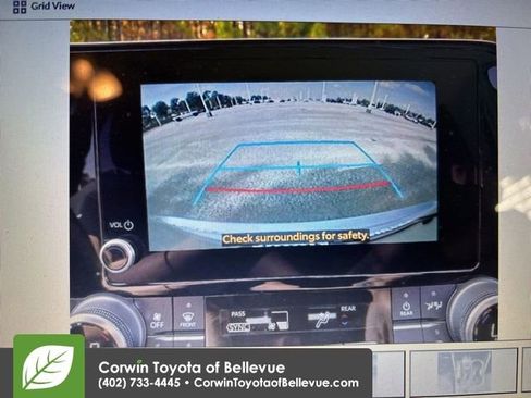 Used 2024 Toyota Highlander LE image 3