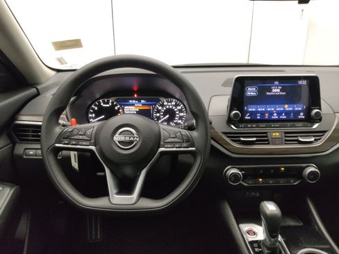 Used 2024 Nissan Altima 2.5 SV image 22