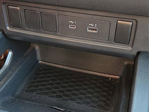 Used 2023 Nissan Frontier SV image 25