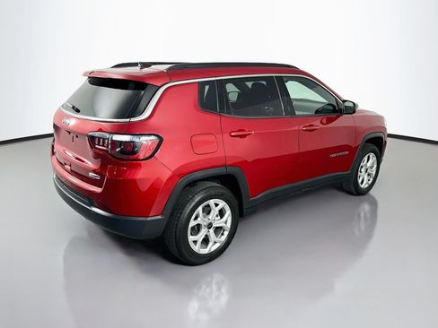 Used 2025 Jeep Compass Latitude w/ Sun & Sound Group AWD/4WD image 7