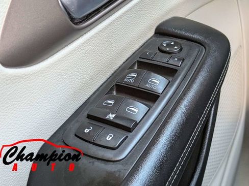 Used 2021 Chrysler Voyager Lxi image 27