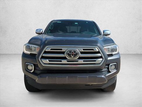 Used 2019 Toyota Tacoma Limited AWD/4WD image 2