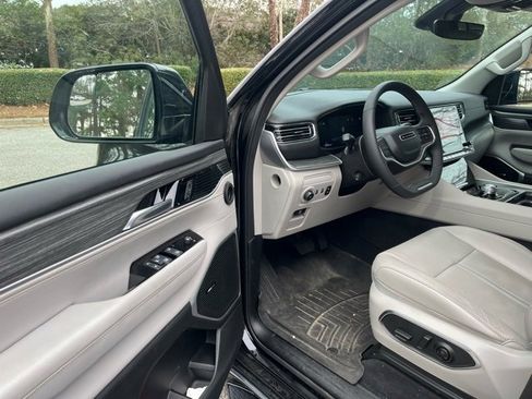 Used 2024 Jeep Wagoneer Series II w/ Premium Group I image 4