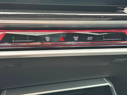 Used 2025 BMW 740i w/ Premium Package image 27