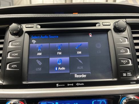 Used 2019 Toyota Highlander XLE AWD/4WD image 24