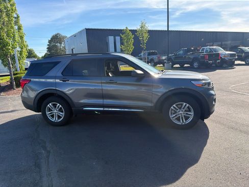 Used 2021 Ford Explorer XLT w/ Equipment Group 202A AWD/4WD image 4