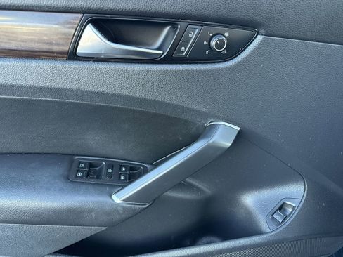 Used 2020 Volkswagen Passat 2.0T SEL image 14