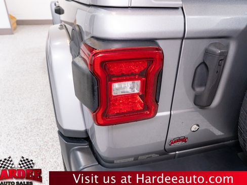 Used 2020 Jeep Wrangler Unlimited Sahara AWD/4WD image 9
