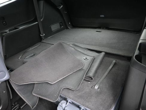 Used 2022 Buick Enclave Essence image 12