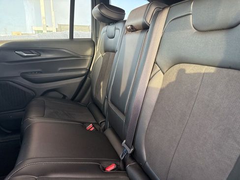 Used 2024 Jeep Grand Cherokee Altitude image 19