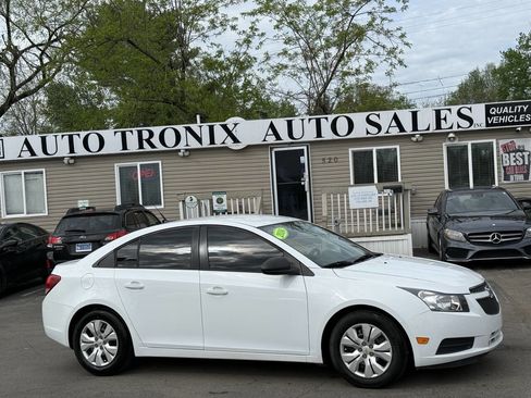 Used 2014 Chevrolet Cruze LS image 2