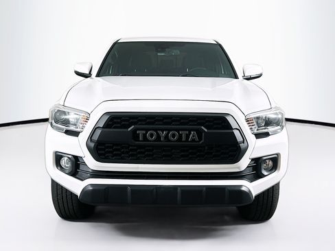 Used 2021 Toyota Tacoma TRD Off-Road w/ Technology Package AWD/4WD image 2