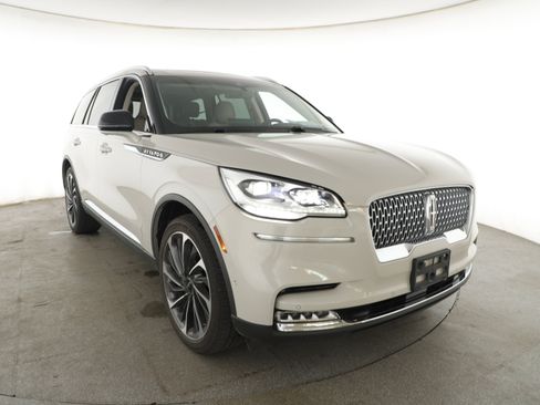 Used 2023 Lincoln Aviator Reserve w/ Equipment Group 201A image 3