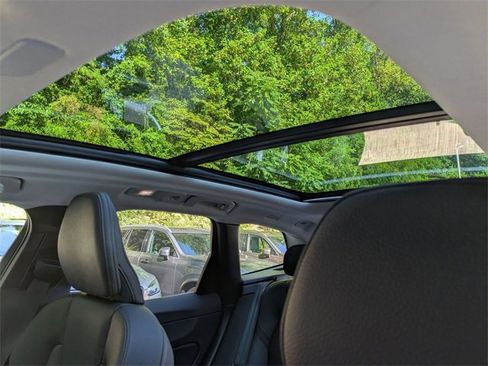 Certified 2025 Volvo XC60 T8 Plus w/ Protection Package Premier image 10