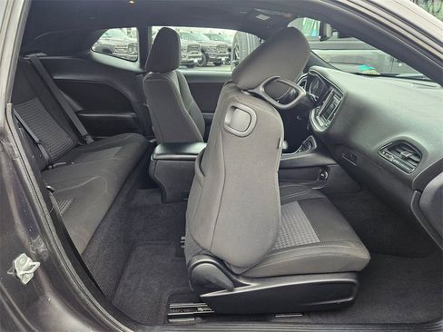 Used 2022 Dodge Challenger SXT image 30