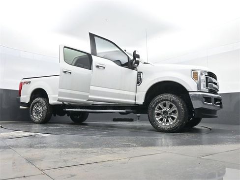 Used 2019 Ford F250 XLT w/ XLT Premium Package image 33