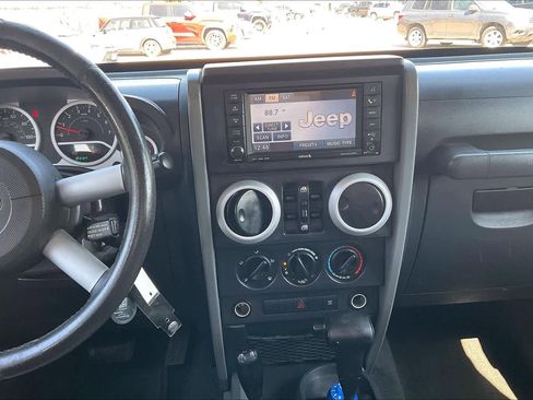 Used 2010 Jeep Wrangler Unlimited Sahara image 7