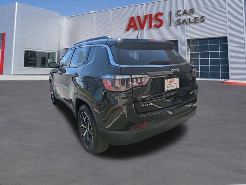 Used 2025 Jeep Compass Limited AWD/4WD image 9