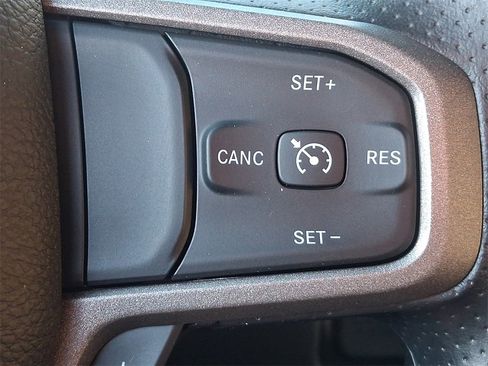 Used 2024 RAM 2500 Tradesman w/ Chrome Appearance Group image 21