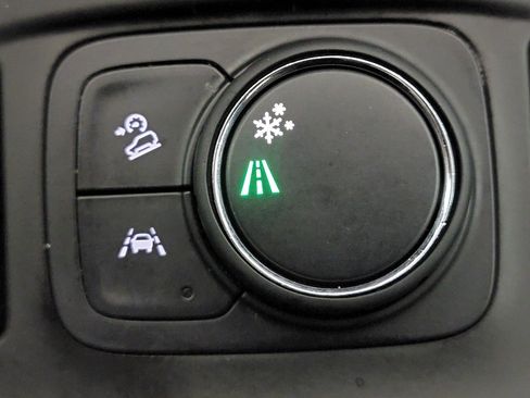 Used 2020 GMC Terrain SLE w/ Driver Convenience Package FWD image 28