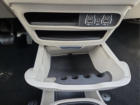 Used 2024 Chrysler Pacifica Limited FWD image 20