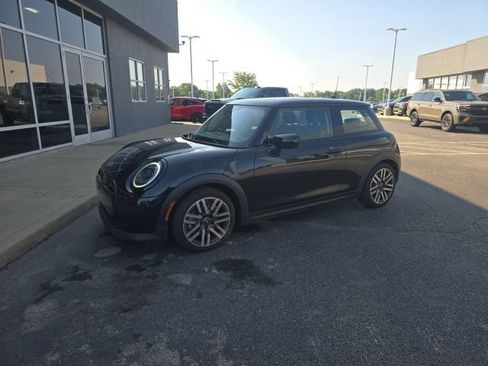 Used 2025 MINI Cooper S FWD image 2