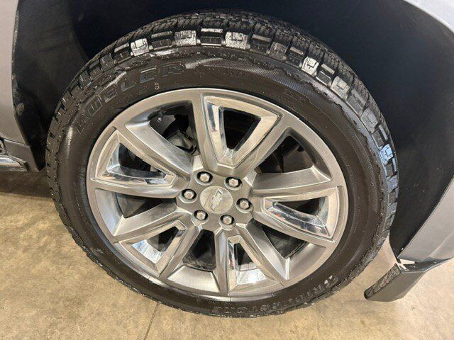 Used 2018 Chevrolet Suburban Premier AWD/4WD image 4