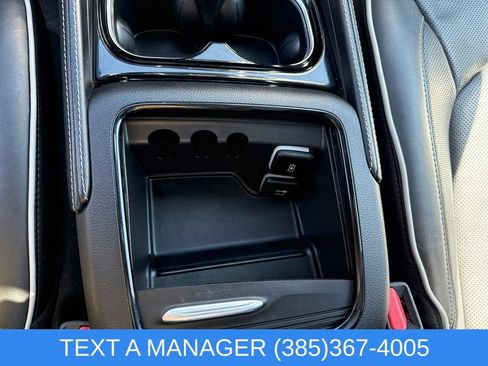 Used 2025 Chrysler Pacifica Limited FWD image 31