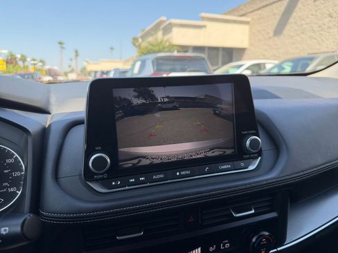 Used 2025 Nissan Rogue SV FWD image 25