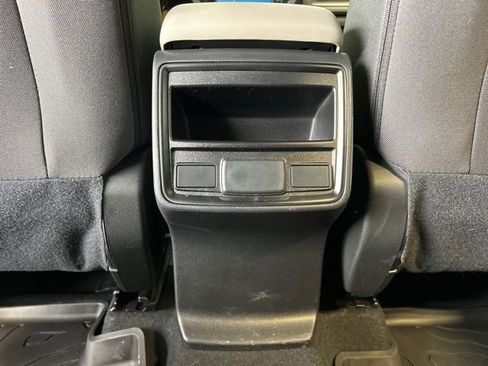 Used 2025 Subaru Forester Base image 24