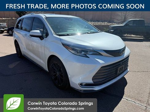 Used 2022 Toyota Sienna Platinum image 1