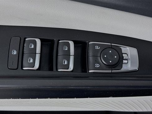 Certified 2024 Kia Carnival LX image 17