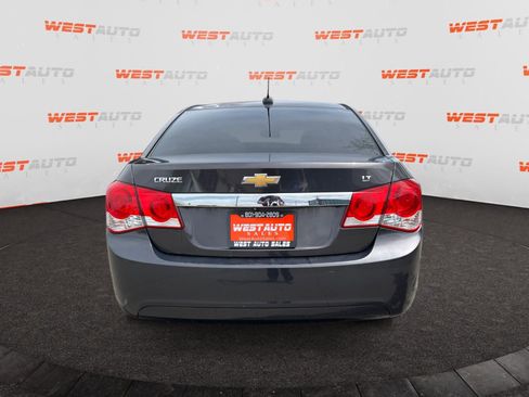 Used 2016 Chevrolet Cruze LT w/ Technology Package image 4