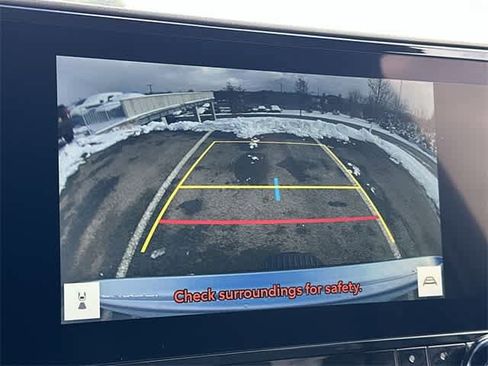 Used 2024 Toyota Highlander Limited image 14