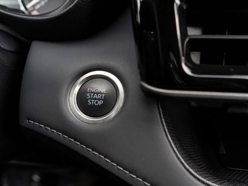 Used 2025 Toyota Highlander XLE image 23