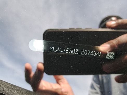 Used 2020 Buick Encore Preferred image 32