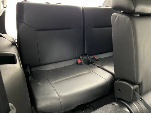 Used 2025 Mitsubishi Outlander SE FWD image 36