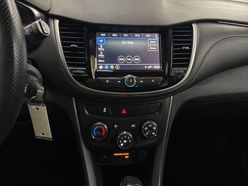 Used 2018 Chevrolet Trax LS FWD image 29