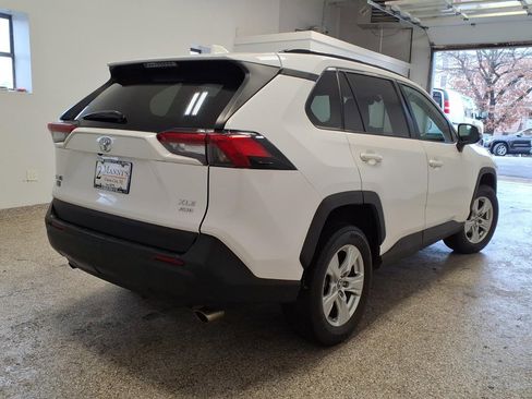 Used 2019 Toyota RAV4 XLE w/ Convenience Package image 4