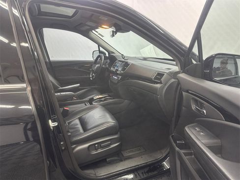 Used 2019 Honda Pilot Touring image 15
