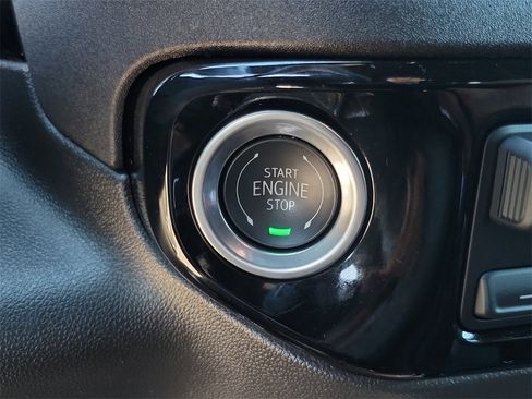 Used 2025 Chevrolet Silverado 1500 ZR2 w/ Technology Package image 13