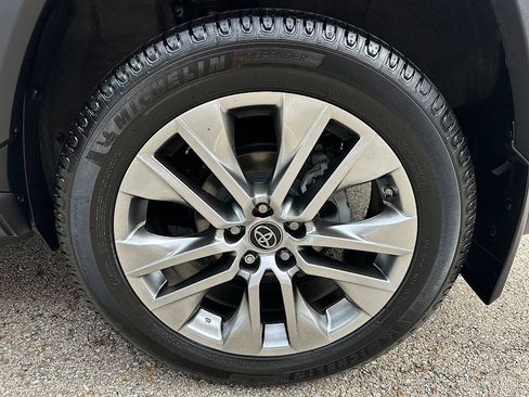 Certified 2019 Toyota RAV4 Limited w/ Advanced Technology Package AWD/4WD image 29
