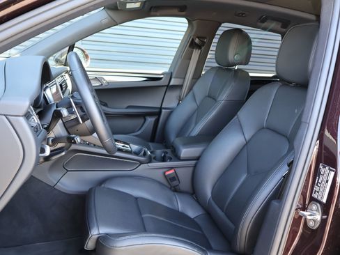 Certified 2026 Porsche Macan AWD/4WD image 5