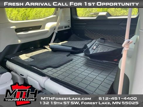Used 2022 Jeep Wagoneer Series III w/ Premium Group I AWD/4WD image 11