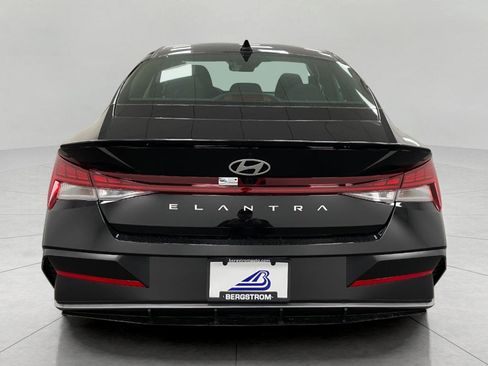 New 2026 Hyundai Elantra SEL Sport Premium FWD image 4
