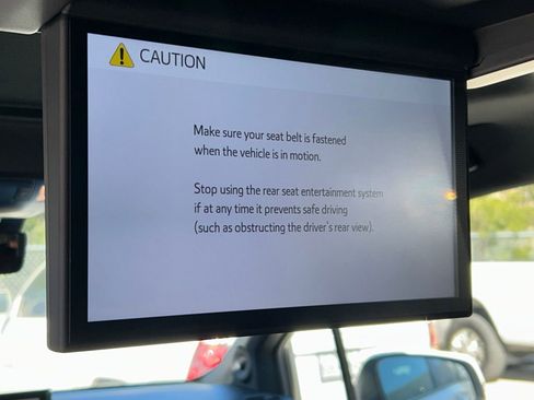 Used 2025 Toyota Sienna Platinum image 27