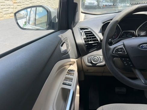 Used 2017 Ford Escape SE FWD image 18