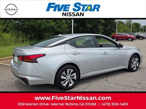 Used 2025 Nissan Altima 2.5 S FWD image 10
