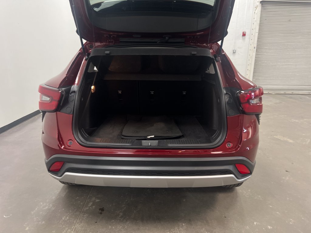 Used 2024 Chevrolet Trax LT FWD image 23
