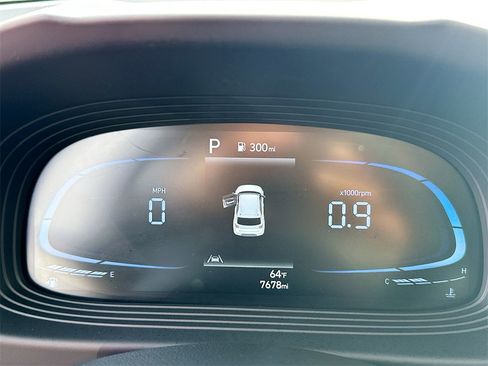 Used 2023 Hyundai Venue SEL image 12